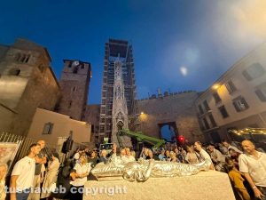Montaggio della macchina di Santa Rosa - Dies Natalis - La statua della patrona