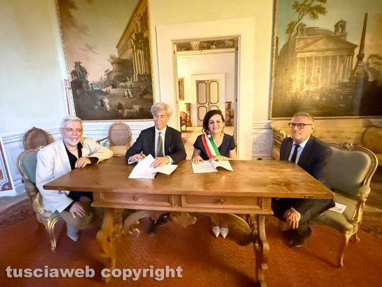 Bagnaia - Villa Lante restaurata e illuminata - Alfonso Antoniozzi, Alessandro Mascherucci, Chiara Frontini e Massimo Osanna - La firma del protocollo d’intesa con cui Villa Lante entrerà nel sistema di bigliettazione unica della città di Viterbo
