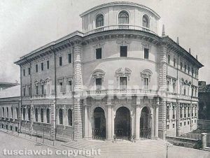 Liceo classico Mariano Buratti - L'edificio il giorno dell'inaugurazione, il 5 maggio del 1937, alla presenza di Renato Ricci fondatore dell'Opera nazionale Balilla