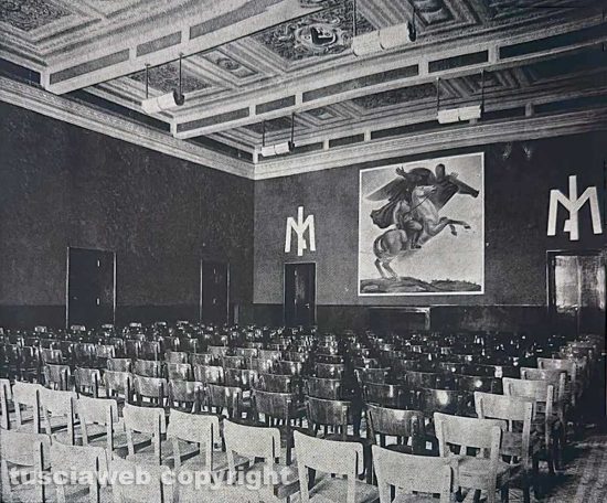 Liceo classico Mariano Buratti - Una sala interna il giorno dell'inaugurazione, il 5 maggio del 1937, alla presenza di Renato Ricci fondatore dell'Opera nazionale Balilla