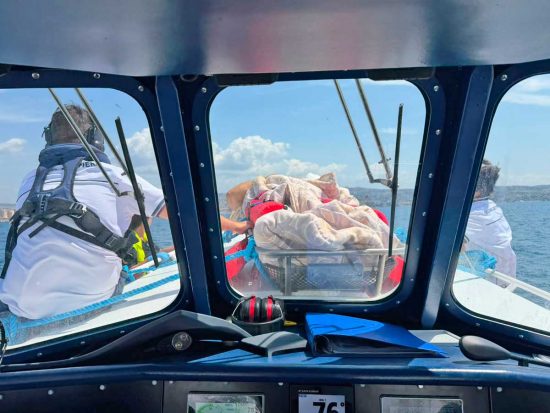 Civitavecchia - Pescatore si fa male a largo mentre pesca, tratto in salvo dalla guardia costiera