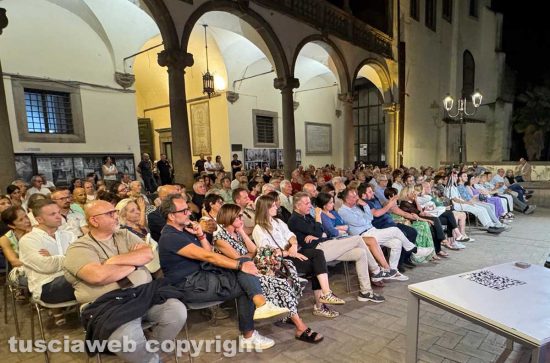 Il pubblico all'incontro tra Chiara Frontini e Giancarlo Gabbianelli