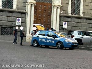 Viterbo - La polizia a piazza della Repubblica