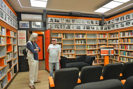 Viterbo - Il commissario straordinario Paolo Pelliccia e Alessandro Bergonzoni alla biblioteca Consorziale