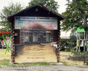 Viterbo - Casetta dell'acqua nel degrado a Pianoscarano
