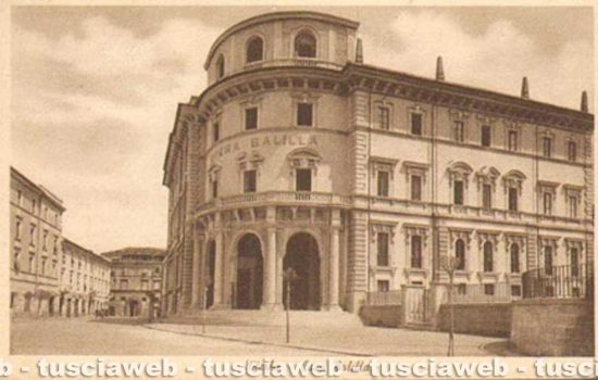 Liceo classico Mariano Buratti - Una vecchia foto con la scritta "Opera Balilla"