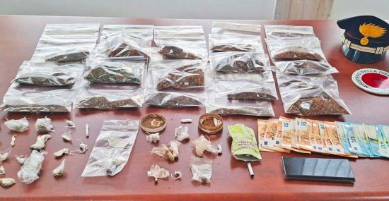 La droga sequestrata dai carabinieri della compagnia di Tuscania