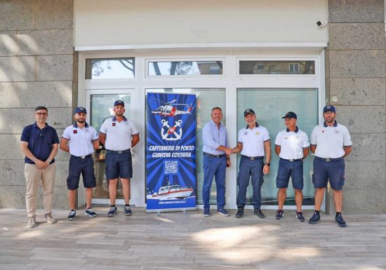 Tarquinia - Il direttore marittimo del Lazio Cosimo Nicastro in visita alla Guardia costiera