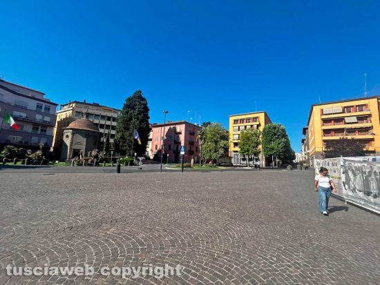 Viterbo - Piazza Martiri D’Ungheria a Ferragosto