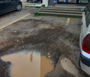 Viterbo - Lo stallo per disabili davanti alla farmacia del Pilastro