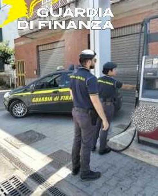 Guardia di finanza e agenzia delle dogane - Controlli ai distributori 