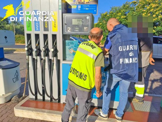 Guardia di finanza e agenzia delle dogane - Controlli ai distributori 