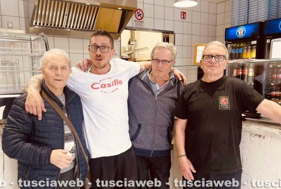 Il terzo da sinistra Roberto Baldini a destra Anthony Hopkins
