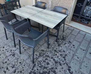 Tarquinia - Lanciato olio su tavoli e sedie in un ristorante