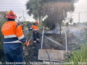 Tarquinia – Tre incendi in poche ore, fiamme in diverse zone del territorio e pesanti disagi alla viabilità