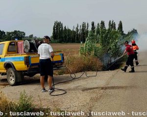 Tarquinia – Tre incendi in poche ore, fiamme in diverse zone del territorio e pesanti disagi alla viabilità