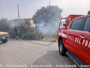 Tarquinia – Tre incendi in poche ore, fiamme in diverse zone del territorio e pesanti disagi alla viabilità