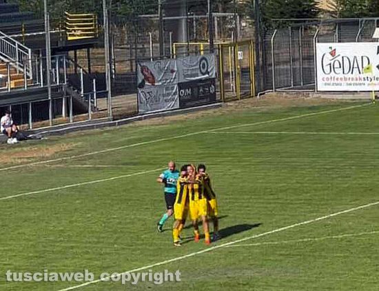 Sport - Calcio - Viterbese - L'esultanza per il gol di Busatto
