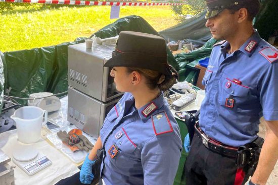 Latina - Cocaina estratta dal pellet e lavorata in un laboratorio clandestino, cinque in manette