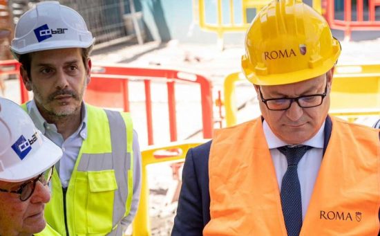 Il sindaco di Roma Roberto Gualtieri in visita a un cantiere