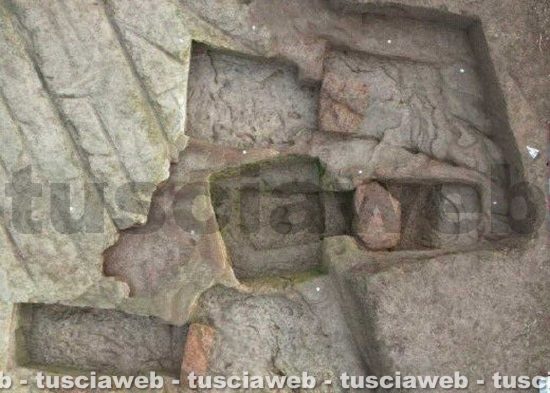 Necropoli del Casalaccio - Le tombe 5, 10 e 11 della necropoli viste dall'alto