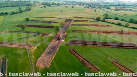 Pian di Giorgio - Una fase delle indagini archeologiche preventive tramite lo scavo di trincee