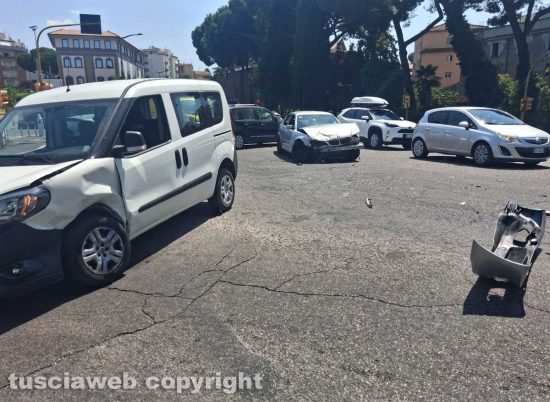 Viterbo - Incidente in viale Capocci