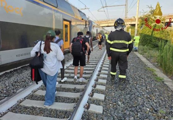 Montelibretti - Vigili del fuoco - Treno esce dai binari