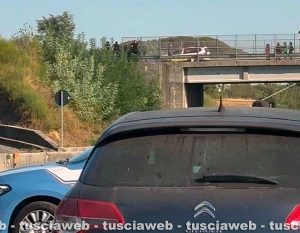 Formello - Uomo tenta di buttarsi dal cavalcavia sulla Cassia bis