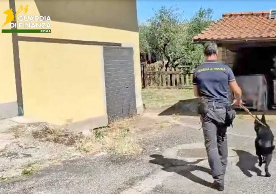 Sutri - Guardia di finanza - 120 chili di hashish in un casolare