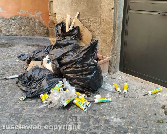 Rifiuti non ritirati a Vetralla