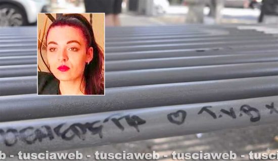 Viale Trento - La scritta sulla panchina in ricordo di Benedetta Marino (nella foto)
