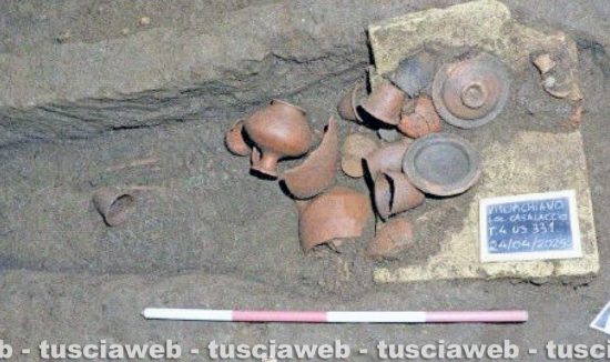 Necropoli del Casalaccio - Tomba 4, corredo di una delle fosse