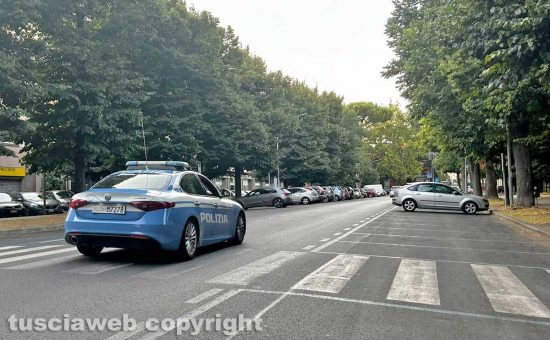 Viterbo - Intervento della polizia in viale Trento