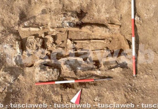 Bomarzo - Reperti delle tre tombe di bambini nell’area della villa romana