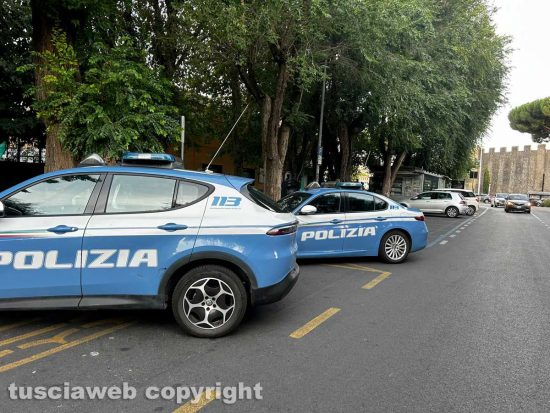 Viterbo - Intervento della polizia in viale Trento