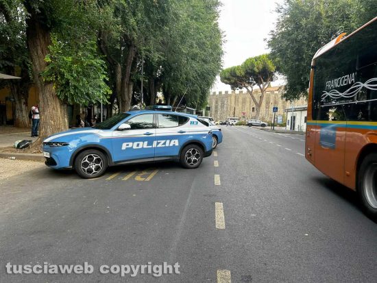 Viterbo - Intervento della polizia in viale Trento