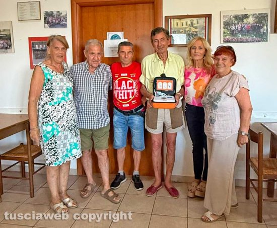 Defibrillatore donato al centro anziani di Pescia Romana