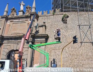Viterbo - Rimossi stemmi a porta Romana