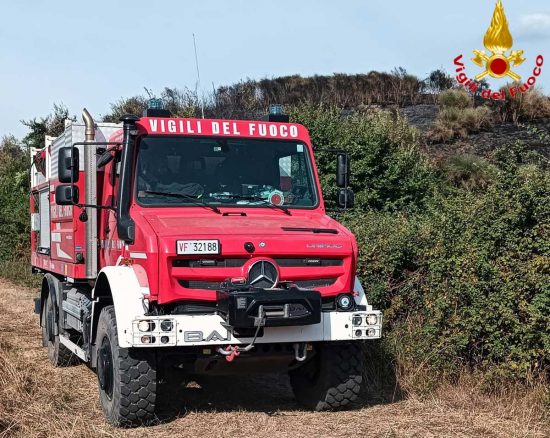 Vasto incendio ad Anguillara Sabazia - Vigili del fuoco in azione