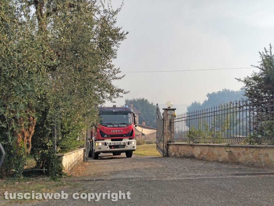 Incendio lungo la provinciale fra Penne e Orte