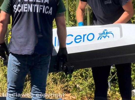 Viterbo - La polizia scientifica e l'agenzia funebre Il Cero sul posto