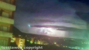Viterbo - Tempesta di fulmini sui monti Cimini 