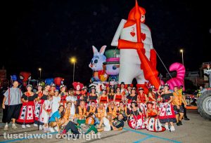 Tarquinia Lido, successo per il primo carnevale italiano con le maxi sculture gonfiabili