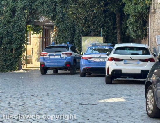 Viterbo - Operaio muore nel cantiere di piazza San Carluccio - La polizia sul posto
