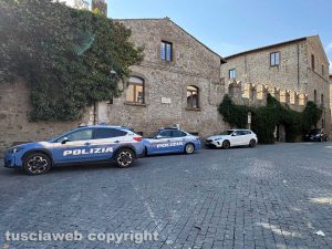 Viterbo - Operaio muore nel cantiere di piazza San Carluccio - La polizia sul posto