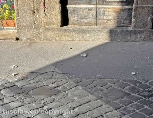 Vetralla – Calcinacci e sassi sono finiti sulla strada