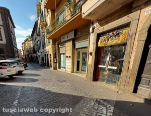 Vetralla – Calcinacci e sassi sono finiti sulla strada