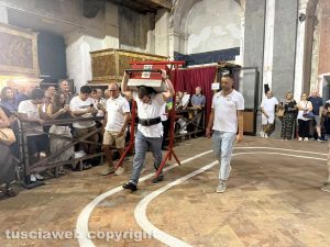 Viterbo - La passeggiata sulle strade del trasporto della macchina di Santa Rosa