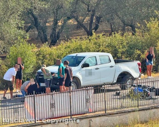 Viterbo - Moto contro pick-up sulla Tuscanese